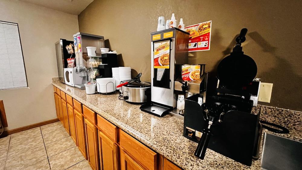 Super 8 By Wyndham Fremont Ne Motel Ngoại thất bức ảnh