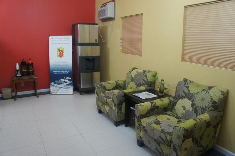 Super 8 By Wyndham Fremont Ne Motel Ngoại thất bức ảnh